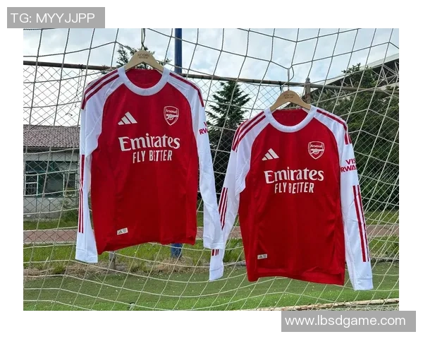 足球明星佩戴的金足球项链背后的故事与时尚潮流解析